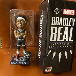 Bobble head figure